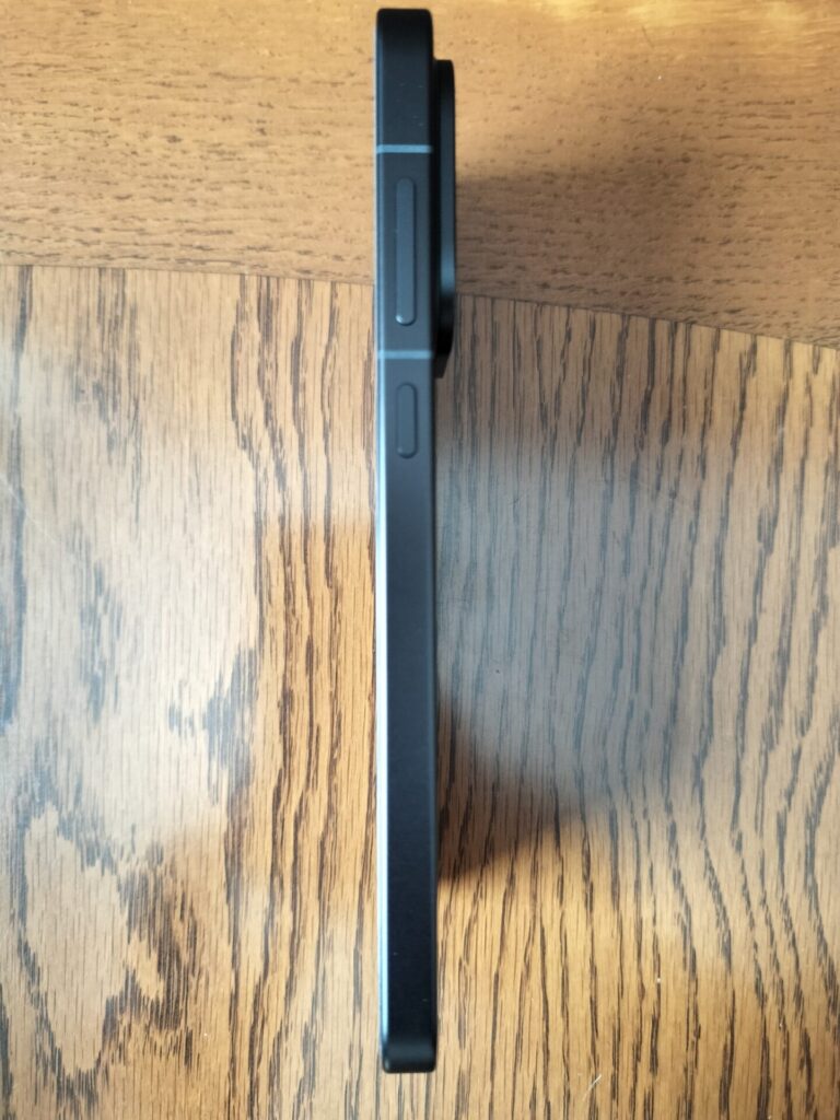 OPPO Find X9の右側面