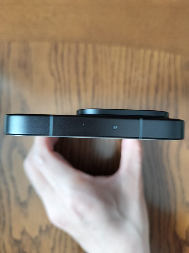 OPPO Find X9の上面デザイン