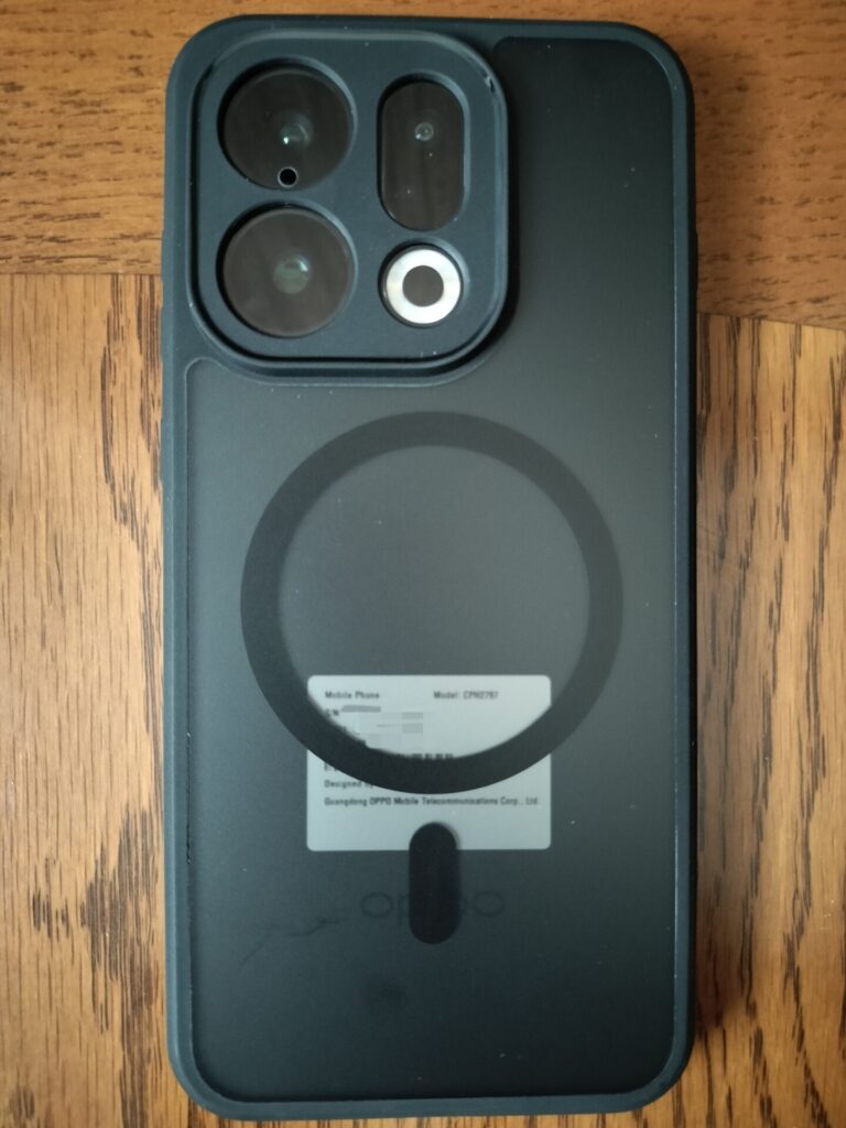 OPPO Find X9にTIFIYAケースを装着した背面