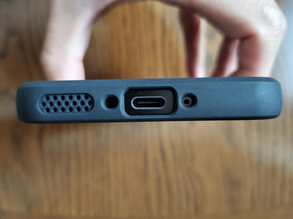 OPPO Find X9用ケースの底面部分