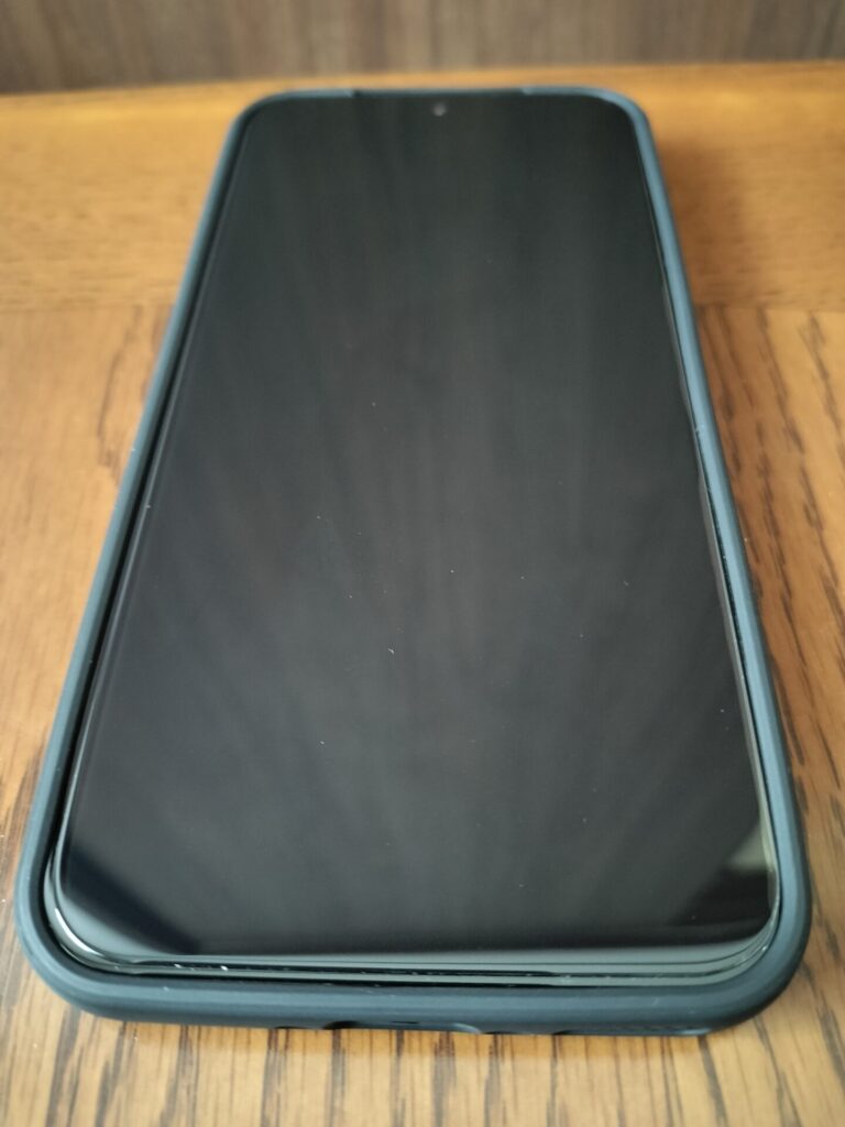 OPPO Find X9にTIFIYAケースを装着した正面