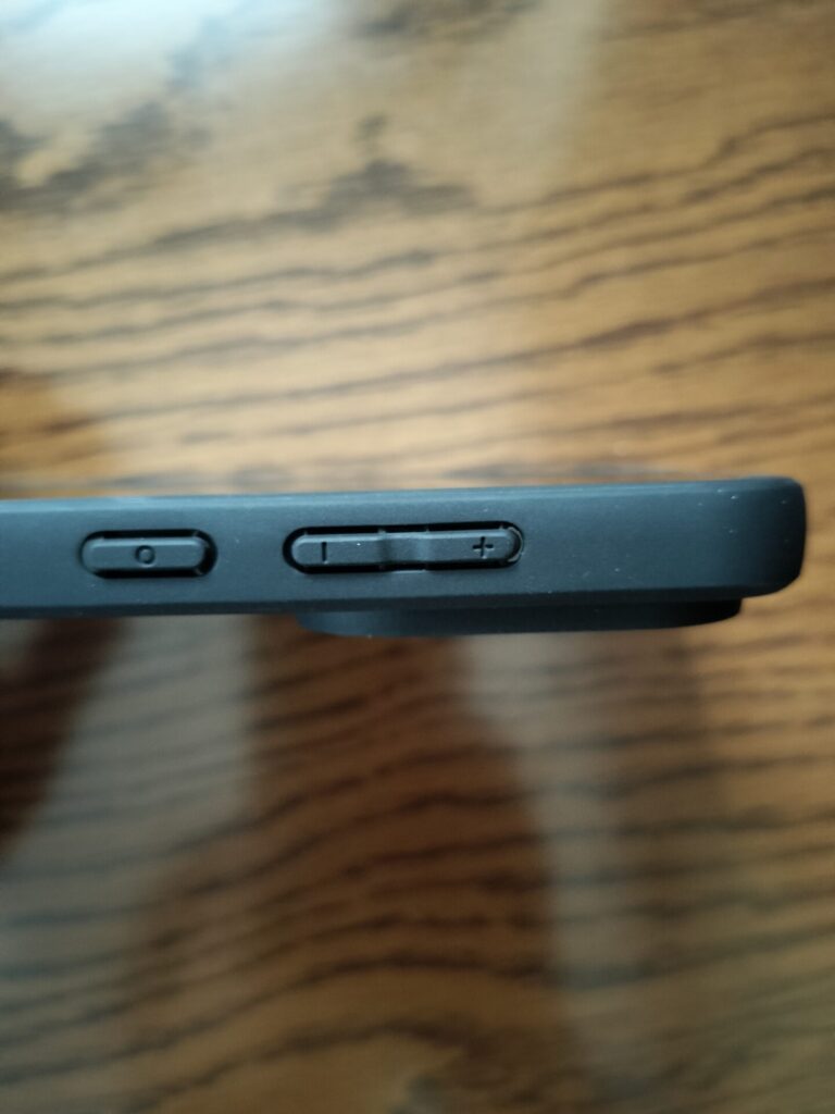 OPPO Find X9用ケースの右側面ボタン部分
