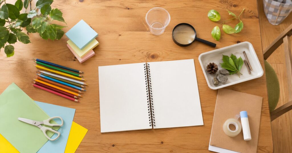 小学生の自由研究テーマをノートに書き出すイメージ