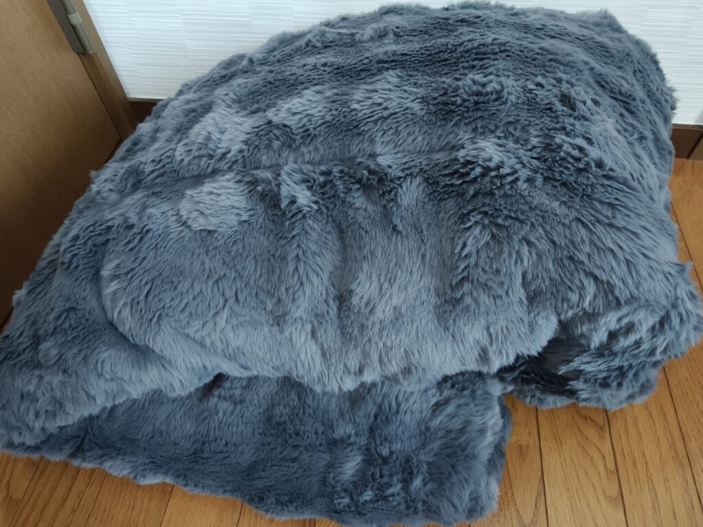 開封したグレーの快眠タイムズ エアロゲル掛け布団